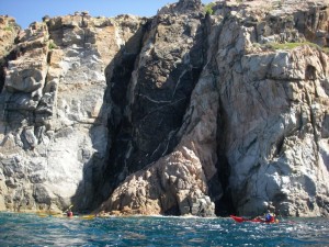 Basalt dyke, Cap Rossu